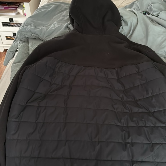 New balance light in weight but very warm very similar to north faceFREE BOTTLE - Picture 3 of 4